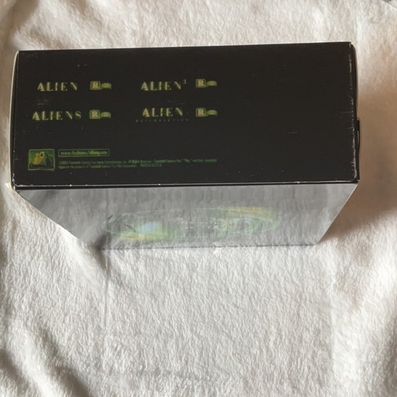 Alien Quadrilogy DVD Box Set - 9 disc set - Picture 2 of 7